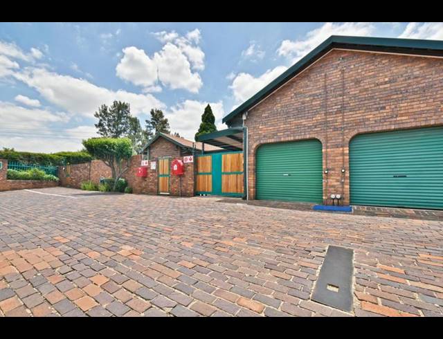 2 BEDROOM TOWNHOUSE FOR SALE IN BRACKENDOWNS